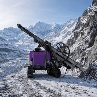 Mining Drilling Rig External Air Compressor Compatible Hydraulic Drilling Machine 58KW Diesel Engine DTH Drilling Rig
